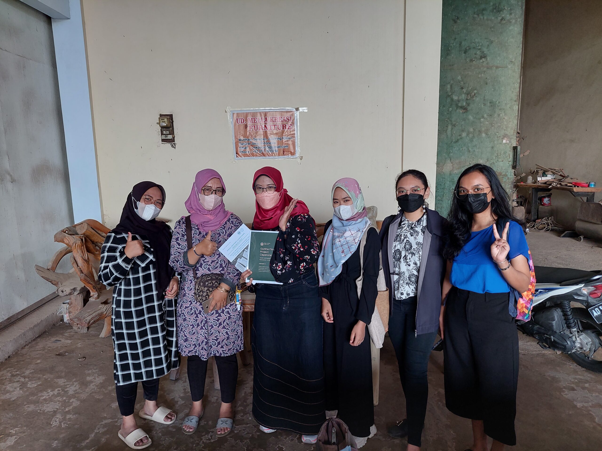 Program Kemitraan Masyarakat Grup Riset CRiMS (Center for Research and Manufacturing Systems) Sosilisasi, Pelatihan dan Pendampingan Digitalisasi Sistem Persediaan Bahan Baku dan Penjadwalan Karyawan di Industri Furniture Serenan UD Mella Kreasi