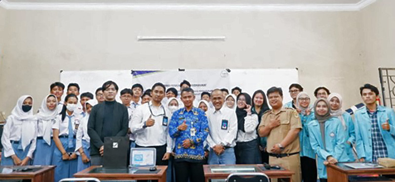 Tim Riset Grup CriMS Teknik Industri FT UNS Adakan Workshop Pembelajaran Internet Of Things dan Pengenalan Robotika